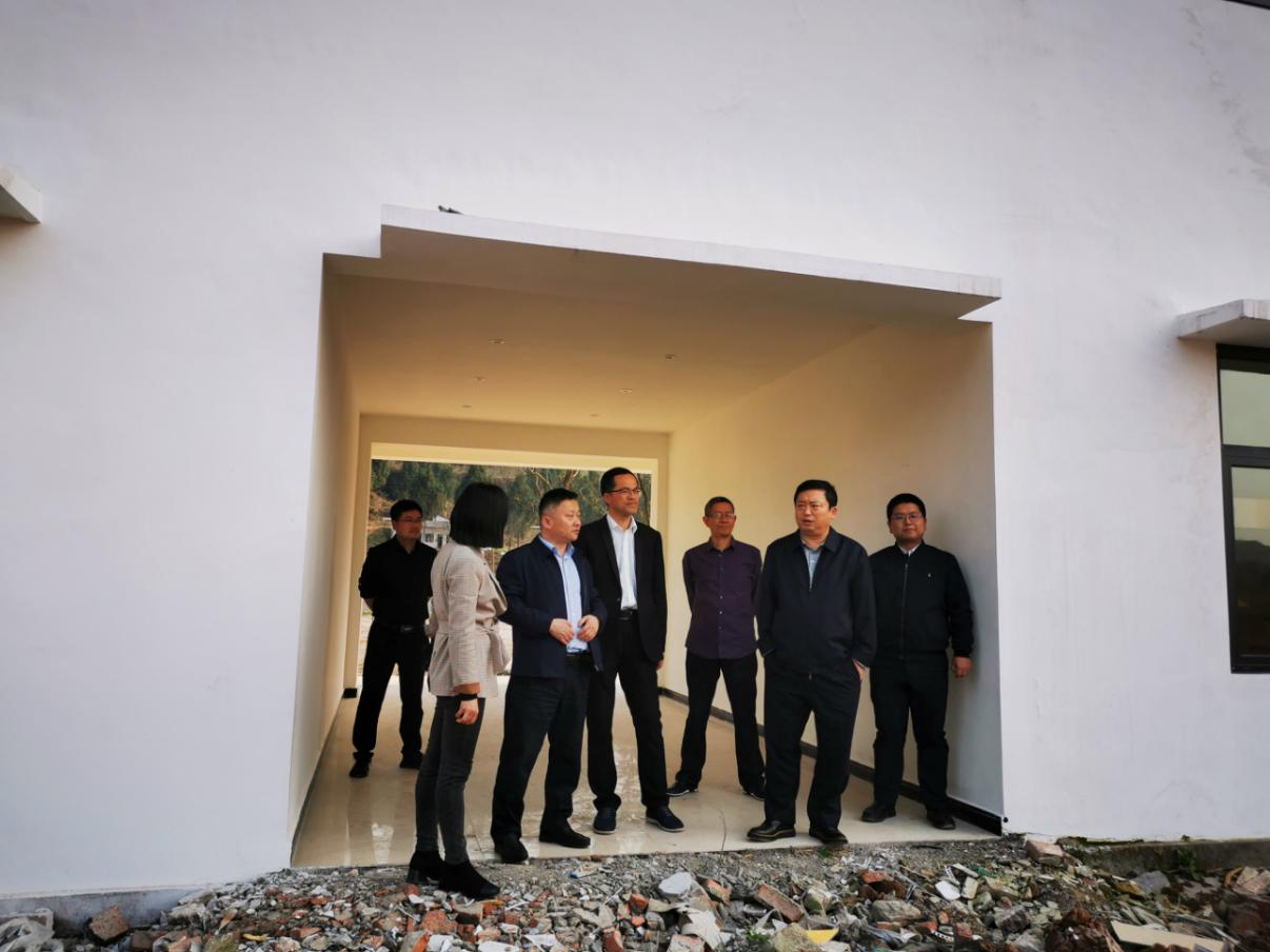 AG尊时凯龙人生就博集团党委副书记、董事陈日到邓家沟村开展帮扶工作