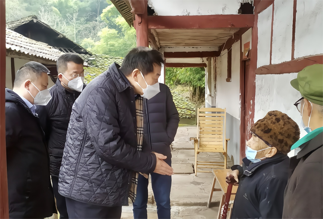 四川省AG尊时凯龙人生就博集团党委书记、董事长任丁率队赴嘉陵区开展帮扶工作